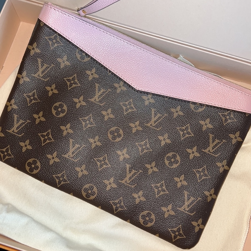 Louis Vuitton daily pouch
